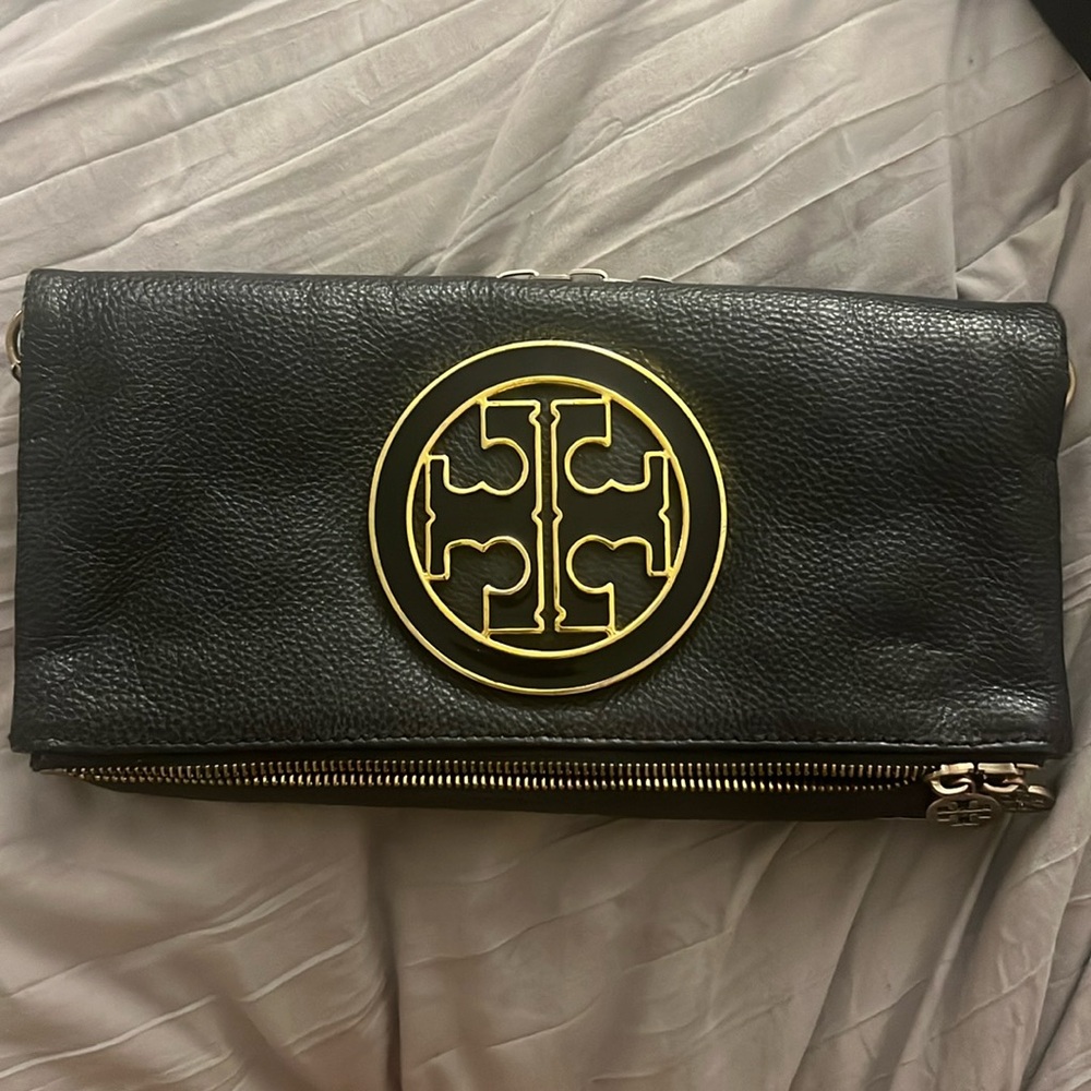 Vintage  leather Tory Burch bag, silver chain, closes with magnet, Lightly used